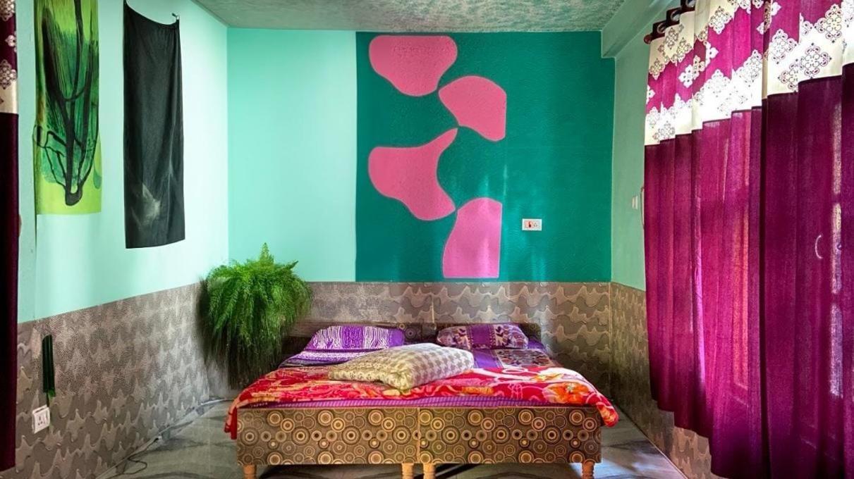 Nucleus Guest House Kasol Kültér fotó
